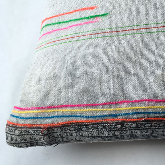 Vintage Embroidered Hmong Linen & Cotton Throw Pillow Cover - Une